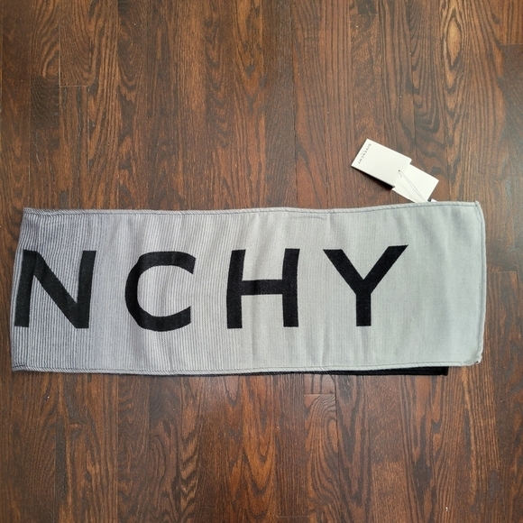Givenchy Large Logo Gradient Scarf - Picture 10 of 10
